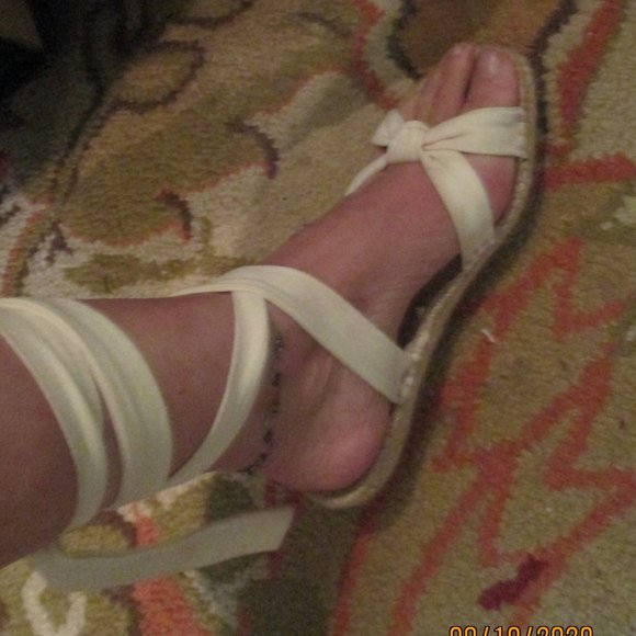DKNY Tie Up Espadrilles Off White Size 9 VERY COOL - Picture 4 of 12